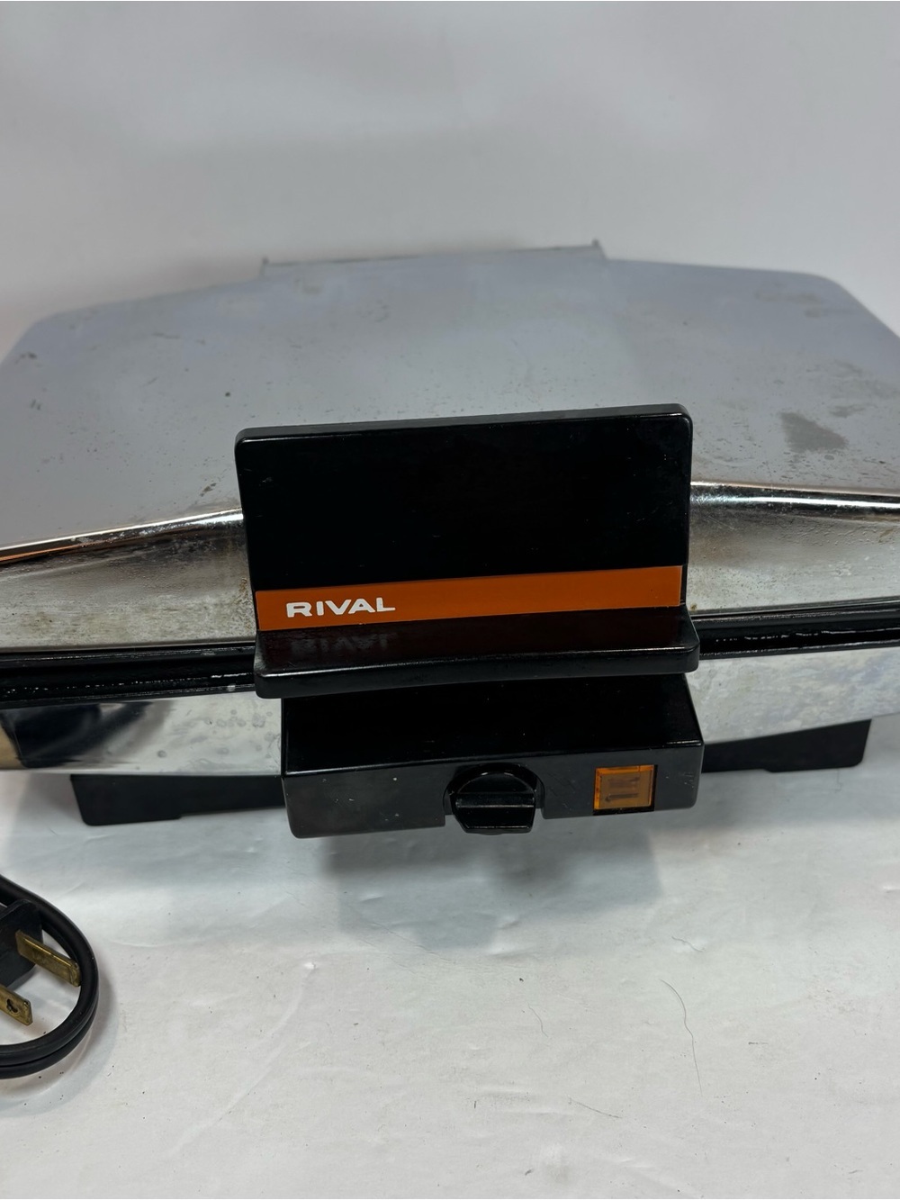 Vintage Rival Waffle or Pizzelle Maker w/Reversible Plates Model 9705/1 Tested